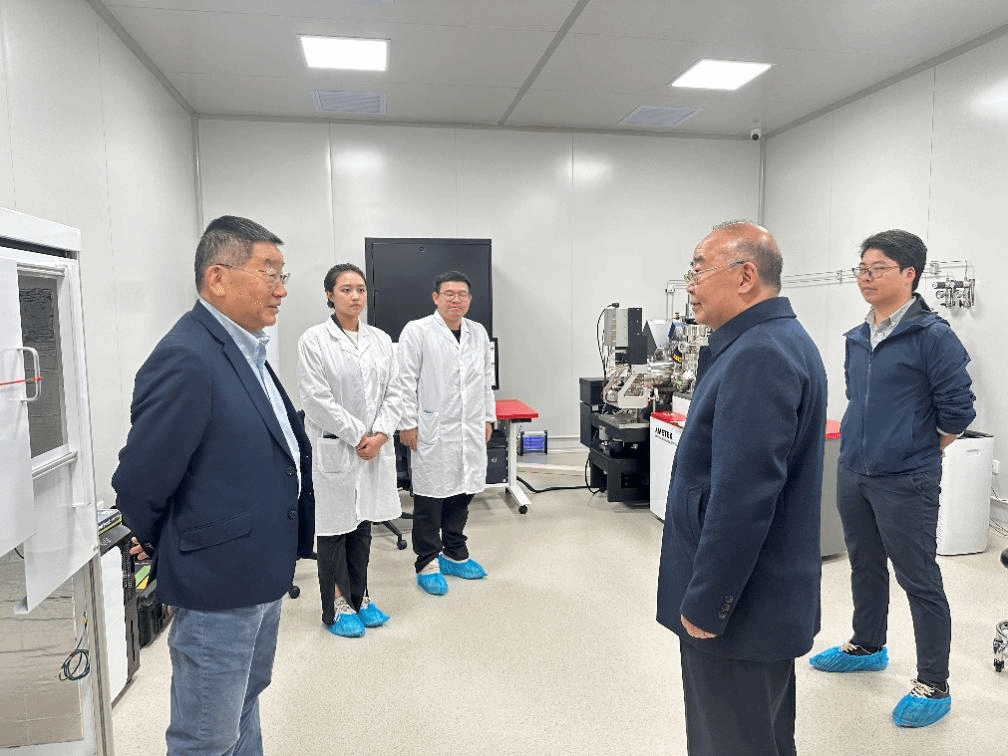 李述湯院士蒞臨海南大學皮米電鏡中心訪問交流，共話材料科學前沿發展